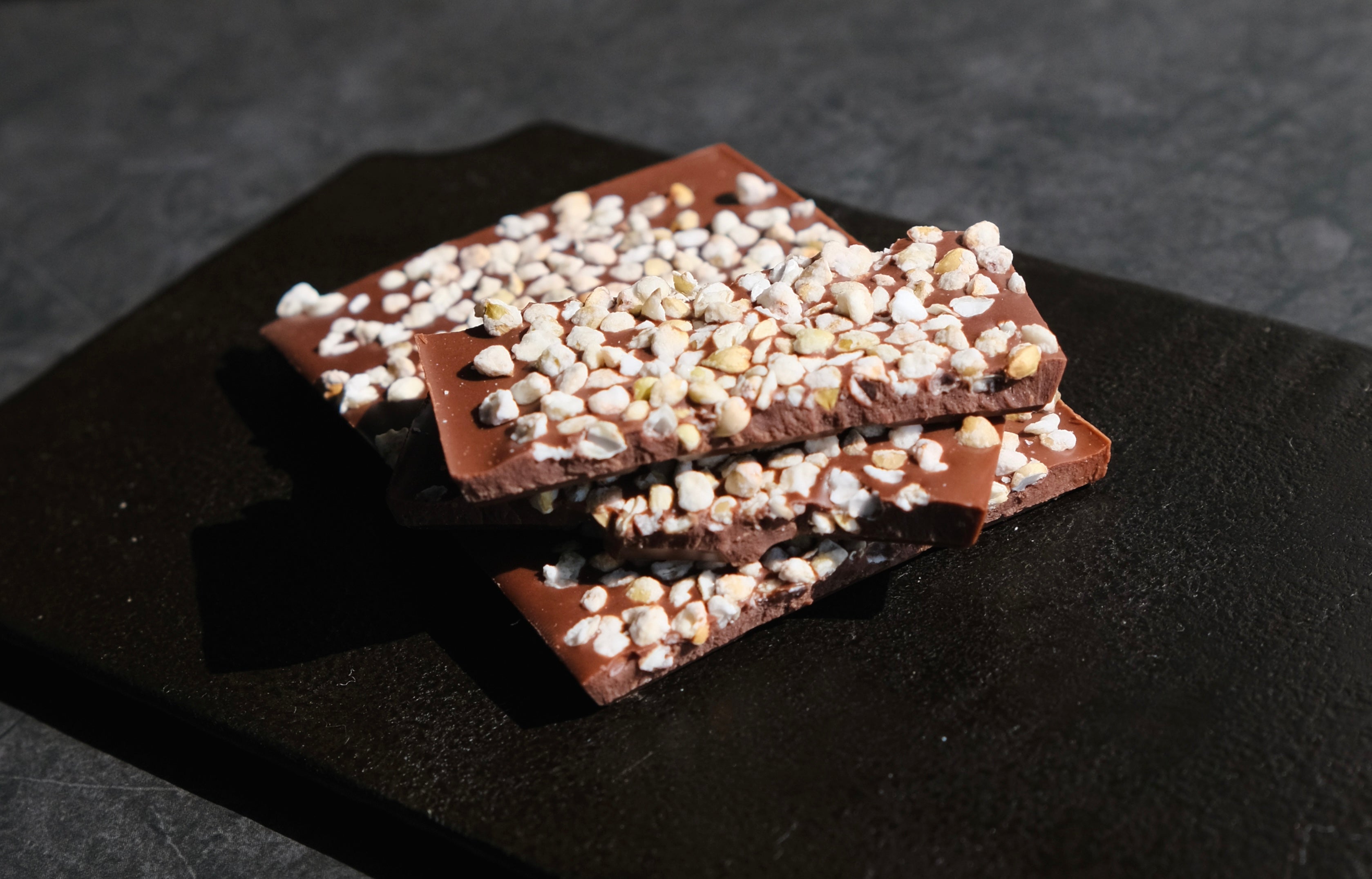 加賀棒茶 61% ダークチョコレート 〜ZEN〜 – FILFIL CACAO FACTORY