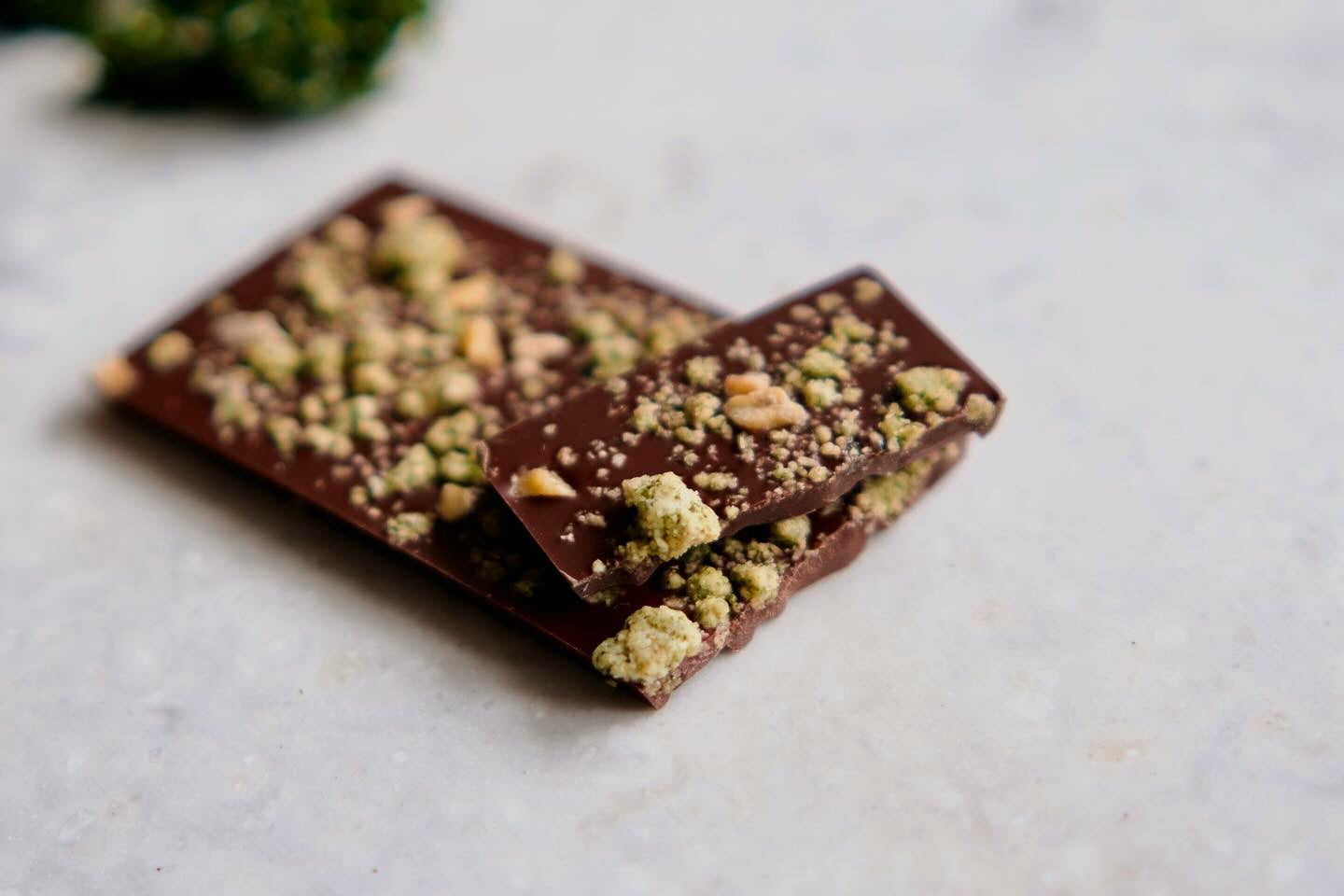 能登ブルー あおさクランブル 70% ダークチョコレート ~ NOTO BLUE ~