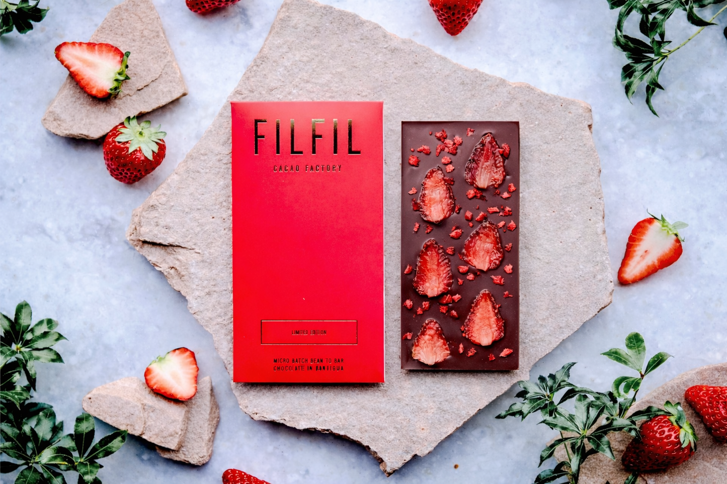 【NEW】いちご 65％ ダークチョコレート　〜Valley of Love〜