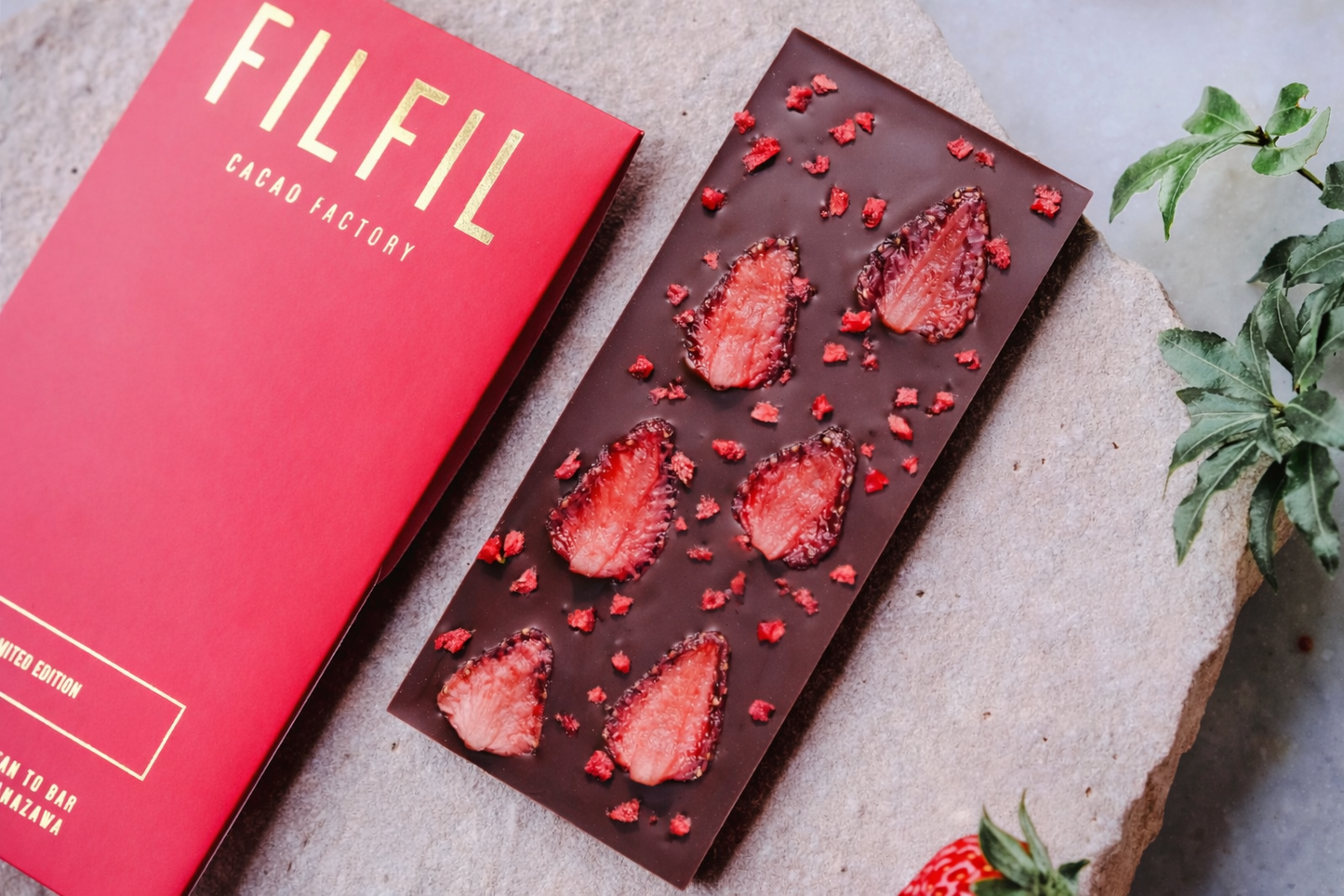 【NEW】いちご 65％ ダークチョコレート　〜Valley of Love〜